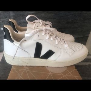 Men’s Veja V-10 sneakers